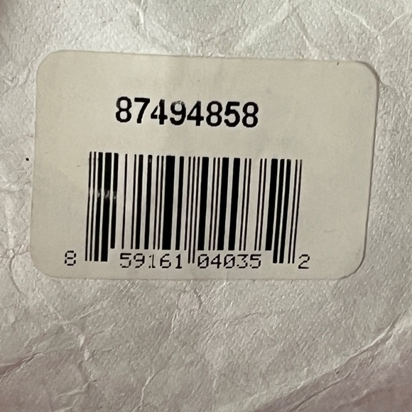 100% linen accent pillow, throw pillow, bright pink, 18 x 18 in, The Bay. - Picture 11 of 16